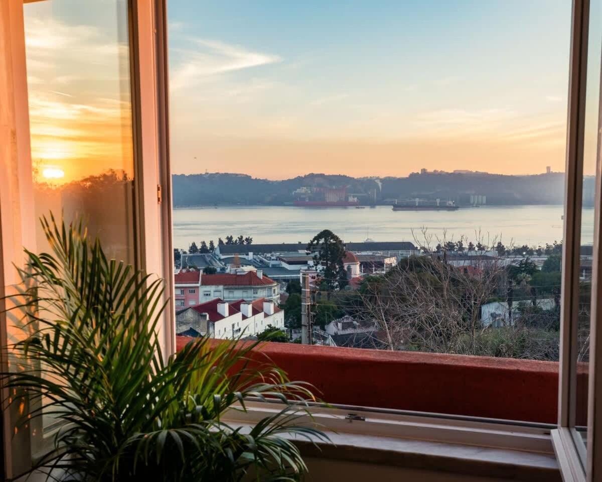 Terrace & River View Retreat Appartement